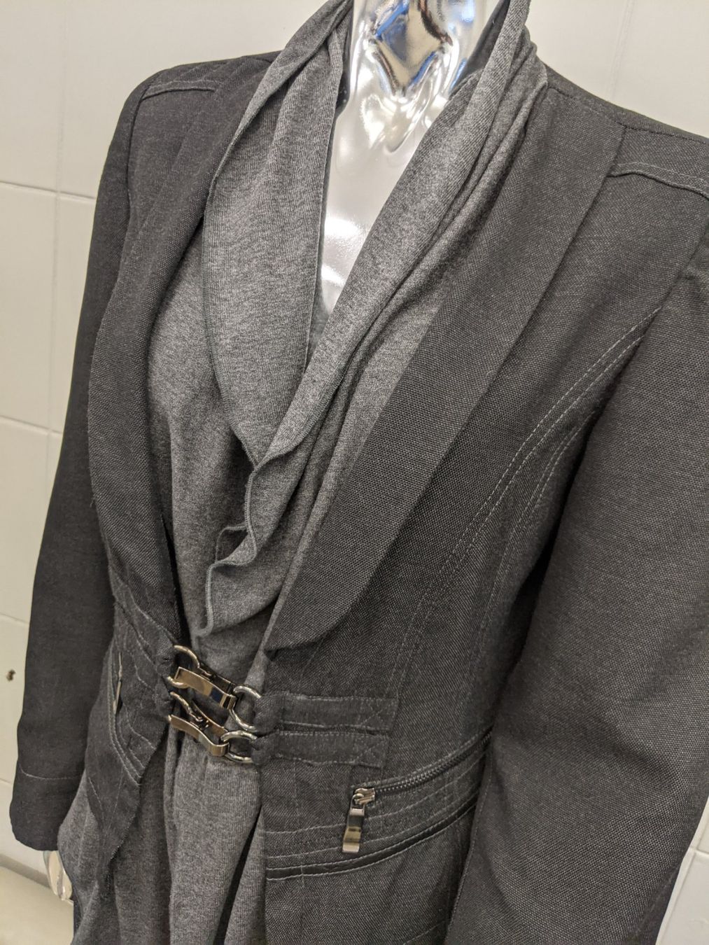 Completi & Tailleur: Oberteil Gr 40 mit Leggins Gr 36 – Usato da Langnau am Albis venduto da Judithsebi 3