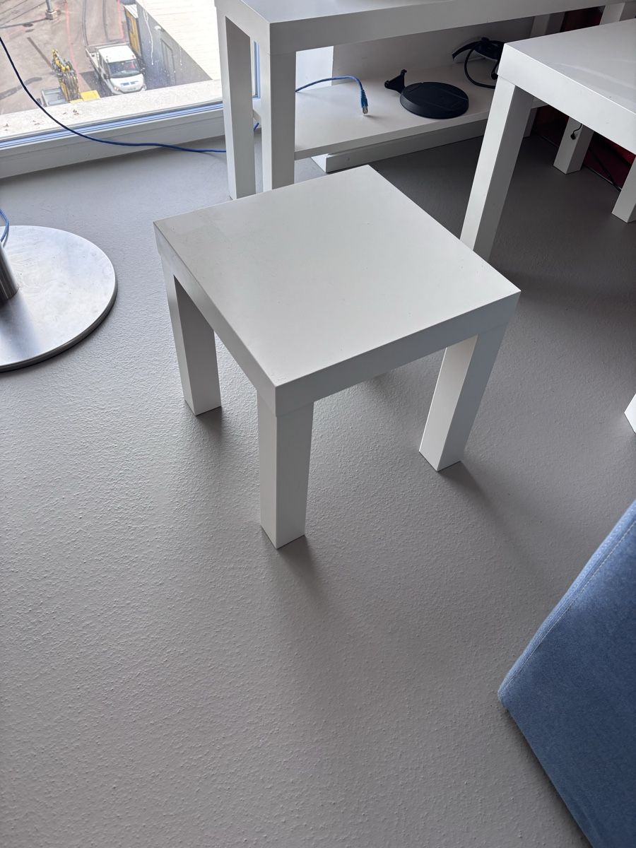 Ikea Tavoli: White Side Table/Coffee Table - Modern Style - Chic! – Usato da Chavannes-Renens venduto da ami_pr7x 3