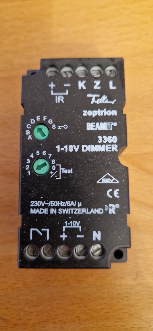 Feller Componenti elettronici: Zeptrion 1-10V Dimmer – Usato da Bischofszell venduto da aquarius0280