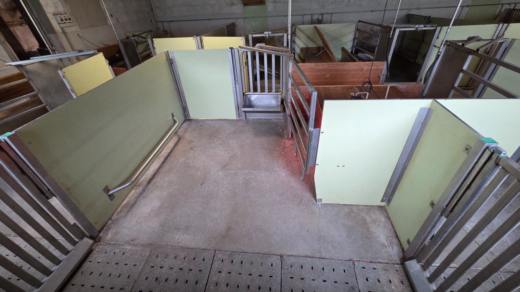 Griglie e Inferriate: Schweinestall Einrichtung Abferkelbucht – Usato da Kirchberg venduto da 1Buri1 2