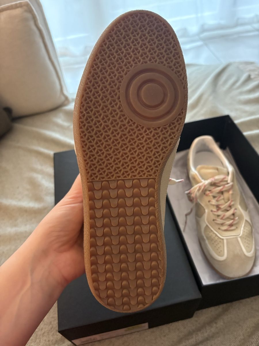 Alohas Scarpe da donna: Alohas cream leather sneakers, size 40 – Nuovo (secondo la descrizione) da Egg b. Zürich venduto da cha_qf8f 7
