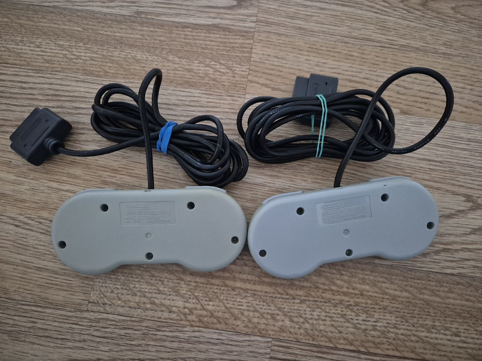 Nintendo Manettes: Super Nintendo Controller 2 Stk.  – D'occasion à Gümligen par kurt2591989 1
