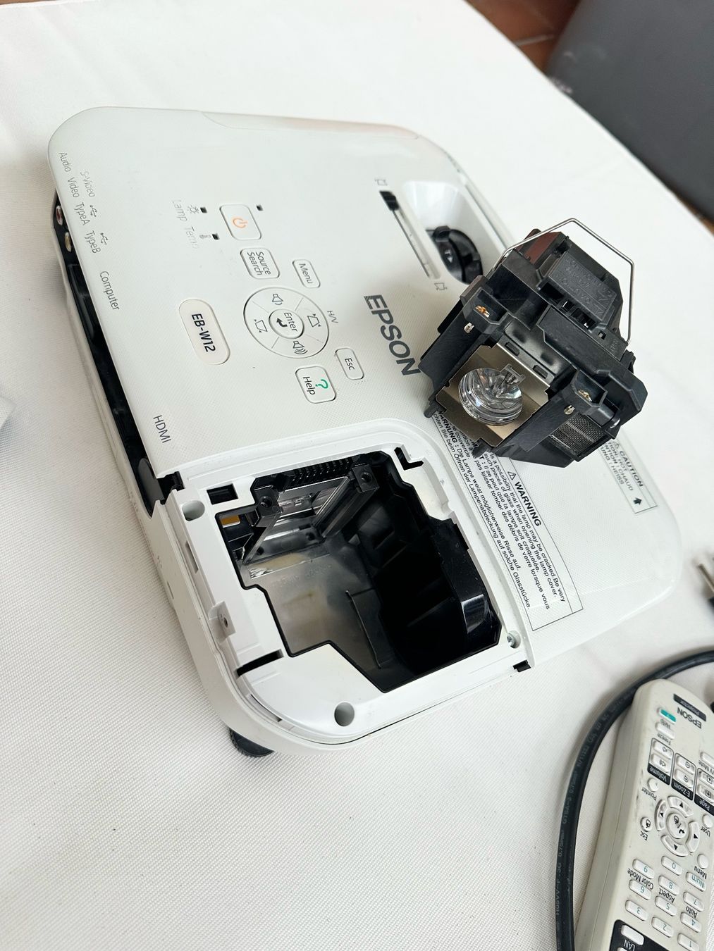 Epson Videoprojektoren: Epson EB-W12 – Defekt aus Zürich von dee_75my 7