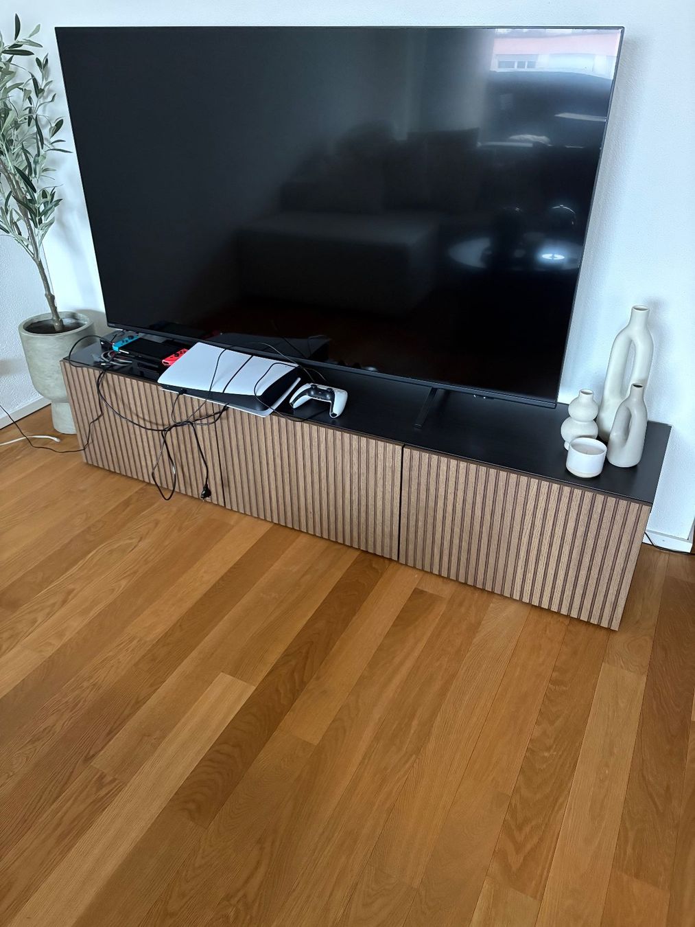 Philips Fernseher: Smart TV Philips Ambilight 65 Zoll UHD 4K – Neu (gemäss Beschreibung) aus Aarau von Nancy69 1