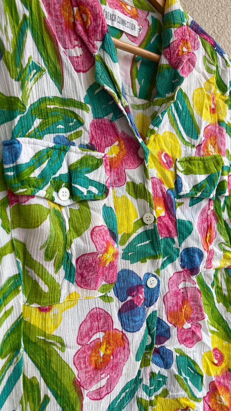 Chemisiers: Bluse/Strandhemd blumen farbig – D'occasion à Arni AG par sch_7rz9 2