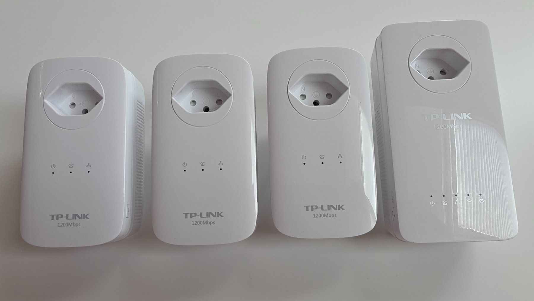 TP-Link Laufwerke & Adapter: TP-Link Powerline 1200Mbps 4er Set neuwertig – Gebraucht aus Kloten von Mfilu