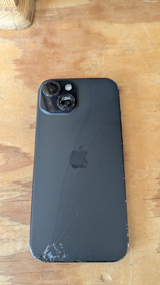 Apple Telefoni cellulari / Smartphones: Iphone 15 display Schaden – Difettoso da Scuol venduto da jul_xwm9 3