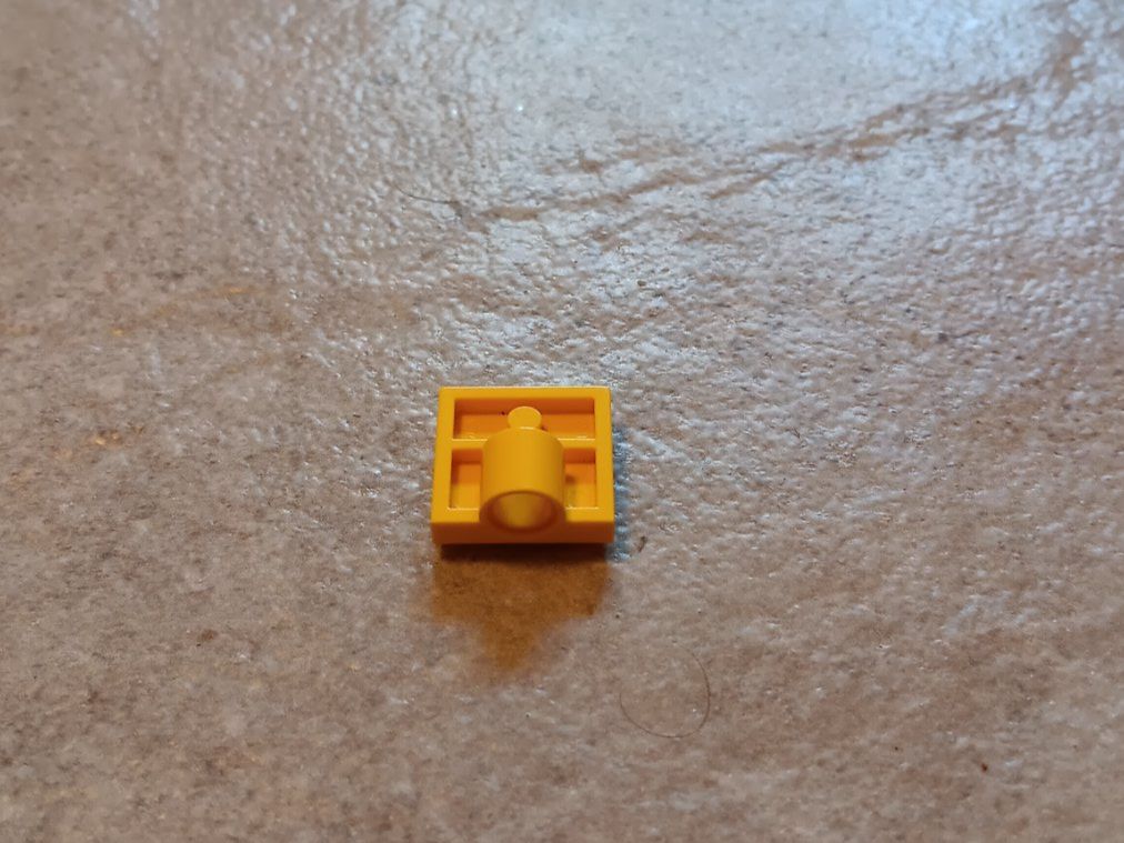 Lego Kit di costruzioni: Lego - Technic - Plate 2x2 with connection - Yellow - 10x – Usato da COLLOMBEY venduto da Lego80s