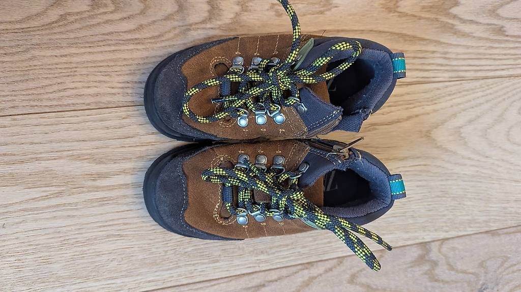 Scarpe per ragazzi: ZARA Schuhe Gr.23 – Usato da Seuzach venduto da louisa. 4