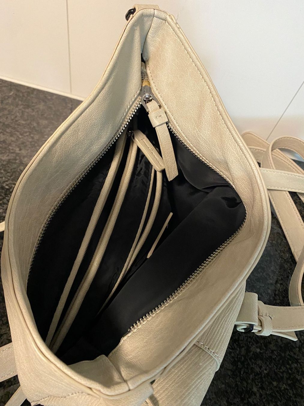 Desigual Taschen für Damen: Handtasche Desigual , Defekt – Defekt aus Bösingen von Trigusik 4