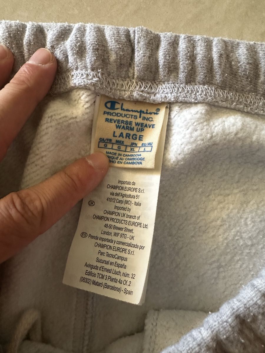 Champion Pantaloni: Champion Pants wide - size L  – Usato da Zürich venduto da SunnySeller 2
