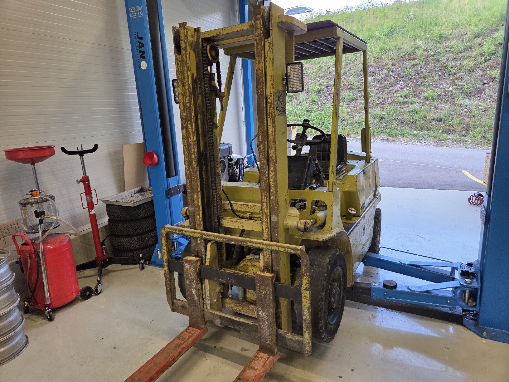 Mitsubishi Gabelstapler & Hubwagen: Mitsubishi FD20 Diesel Stapler – Defekt aus Böbikon von Domplex 1