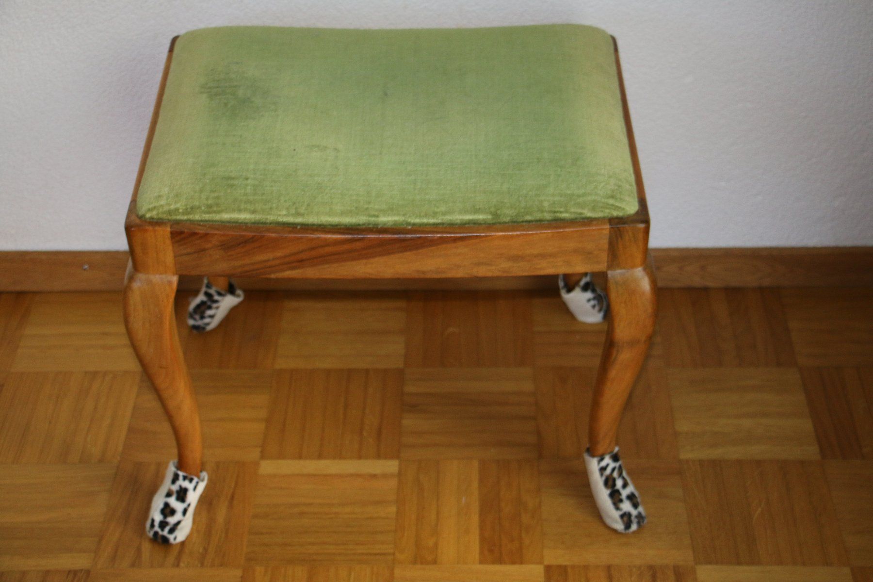Sgabelli: antiker Hocker mit grünen Samtbezug – Usato da Luzern venduto da Simona15 6
