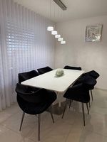 Tisch ausziehbar (180220cm) + 6 Samtstühle