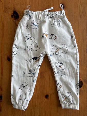 C&A Baby Hose mit Hunde Muster, Grösse 86