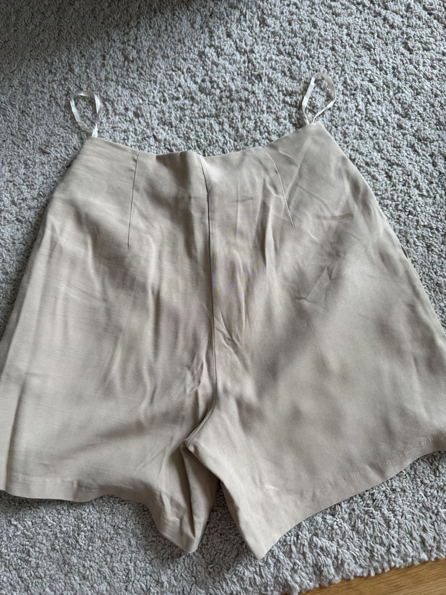 Primark Pantaloni: Beige shorts – Nuovo (secondo la descrizione) da Bern venduto da FashionK92 1