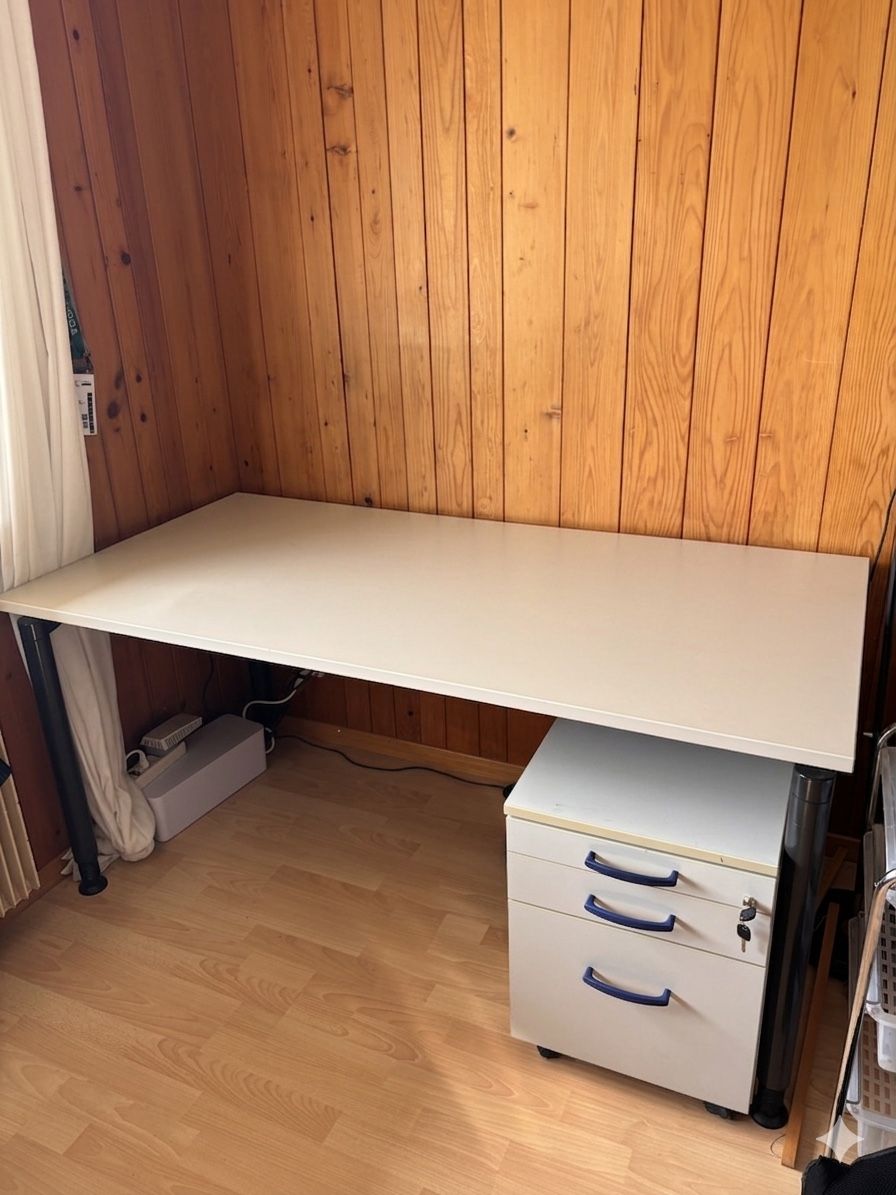 Scrivanie: Schreibtisch mit Rollkorpus – Usato da Gysenstein venduto da Ambi89