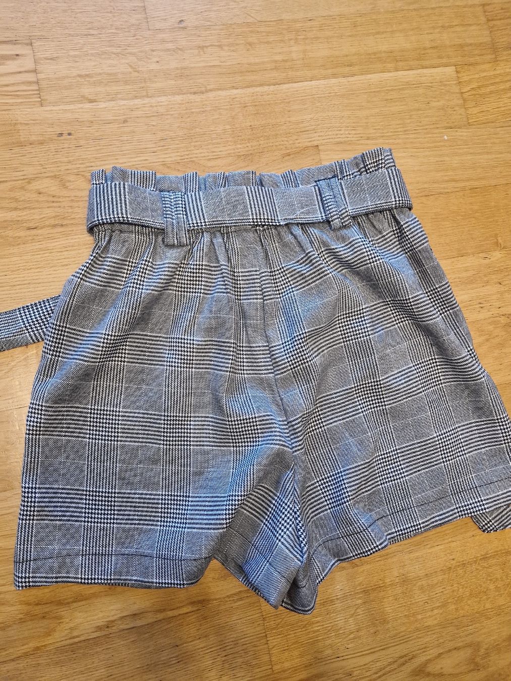 Pantaloni: Shorts à carreaux taille 14 ans – Usato da Penthaz venduto da Sosotroc 2