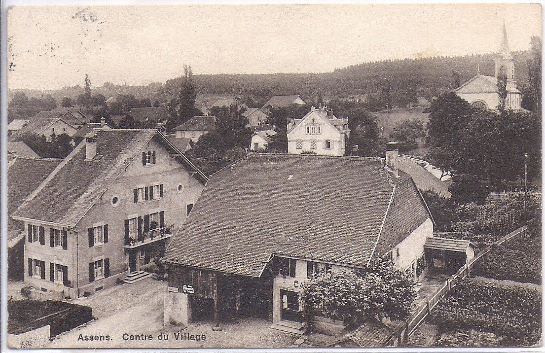 Cartoline postali: ASSENS, le centre du village avec son café – Usato da Les Verrières venduto da Scampi0