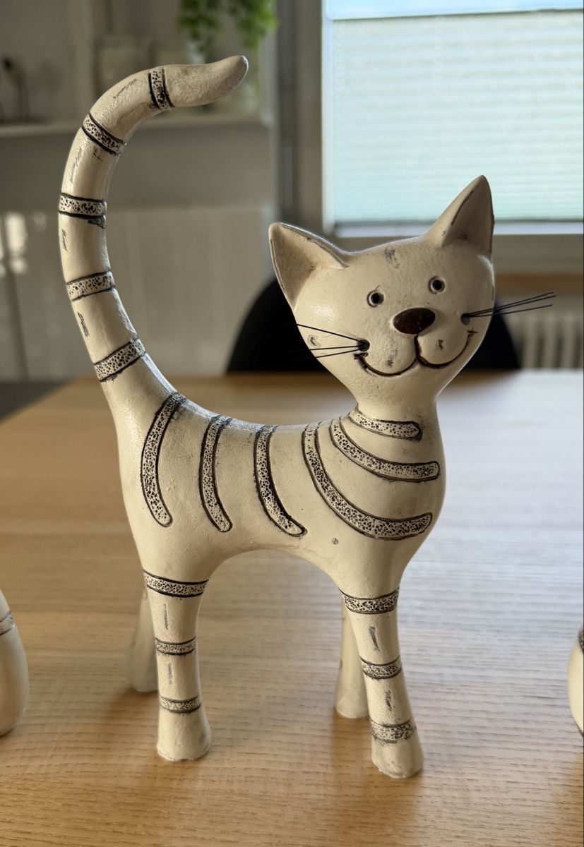 Figurines: Lot de 4 chat décoratifs  – D'occasion à Courtételle par chr_c9zp 2