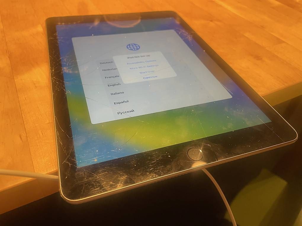 Tablet PC: iPad 5 Bildschirm gesprungen – Usato da Olten venduto da Maexu1