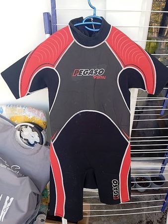 Pegaso Neoprenanzug Herren Grösse L schwarz rot kurz