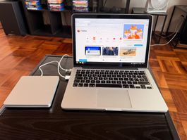 Apple Mac Book pro mit Linux Mint und CD Laufwerk
