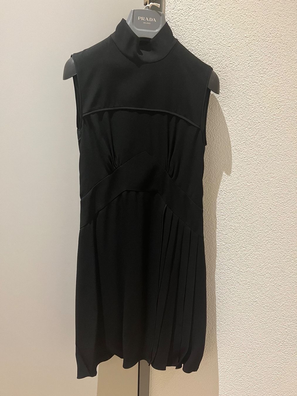 Prada Vestiti: Prada Kleid (Neu) – Nuovo (secondo la descrizione) da Dübendorf venduto da fadrinli