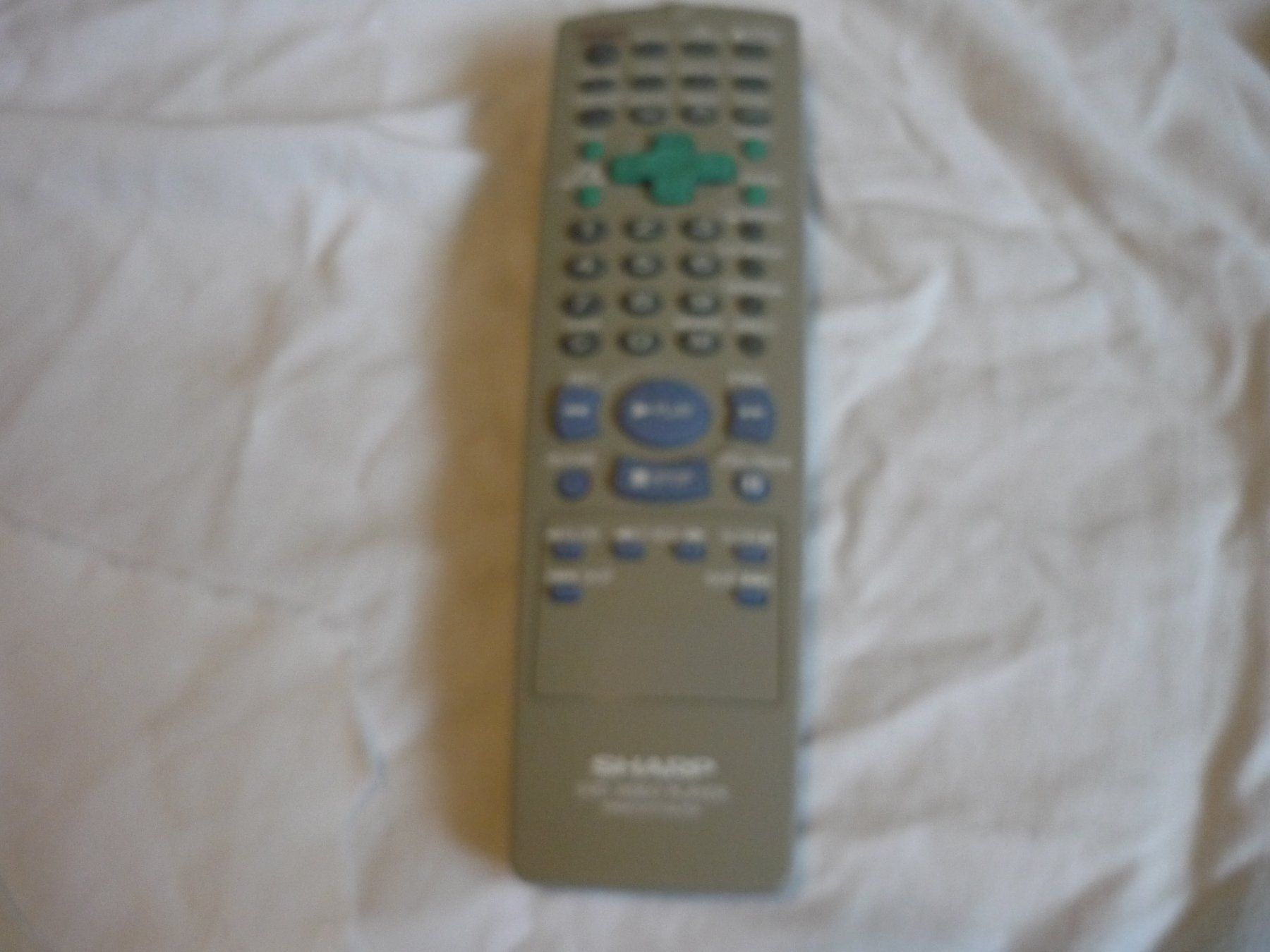 Sharp Telecomandi: Fernbedienung Sharp DVD Videorecorder VHS  RRMCG1270AJSA – Usato da Beringen venduto da Flatretriever