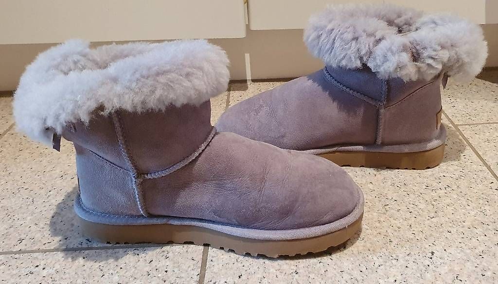 Ugg Scarpe da donna: Ugg Mini Bailey Bow II Stiefelletten, Gr.38 – Nuovo (secondo la descrizione) da Unterentfelden venduto da LookoutMt 1