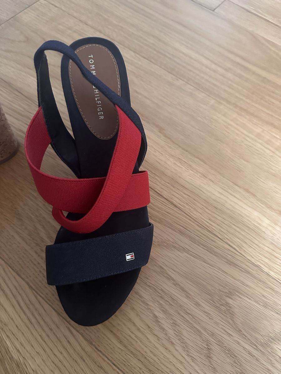 Tommy Hilfiger Chaussures femmes: Tommy Hilfiger Wedges 38 navy/rot – D'occasion à Pfaffhausen par Klaras_second_hand 3