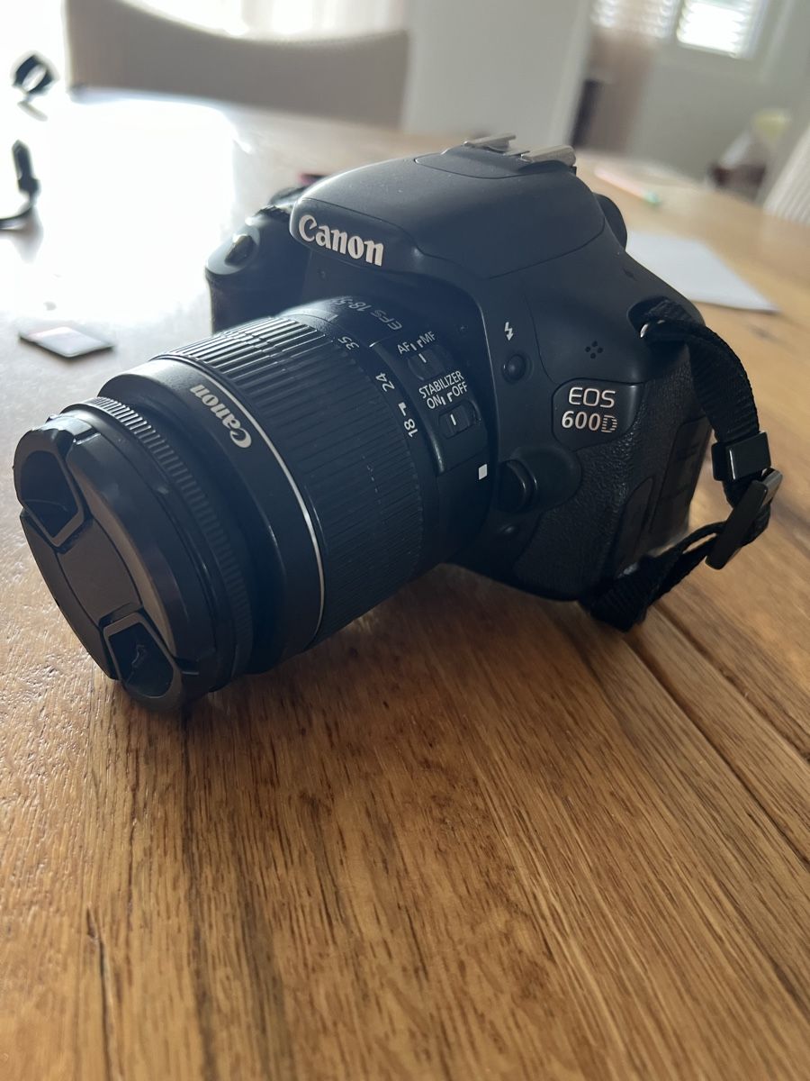Canon Fotocamera: Spiegelreflexkamera Canon EOS 600D mit 18-55mm Objektiv – Usato da Ennetbürgen venduto da nat_8vld 8