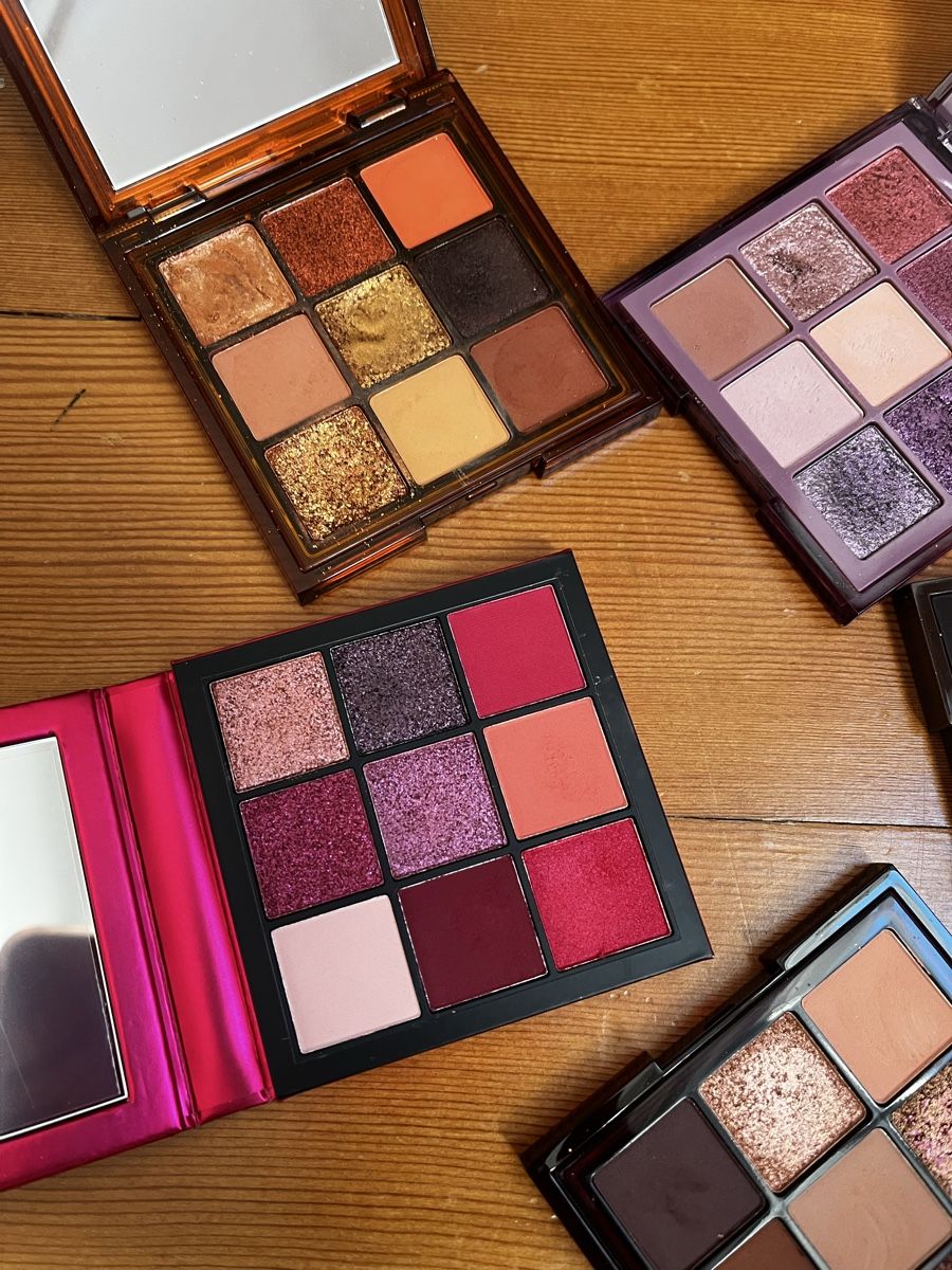 Huda Beauty Make-up: Huda Beauty Eyeshadow and 3D Highlighter Mega Bundle! – Usato da Aarau venduto da kailing12