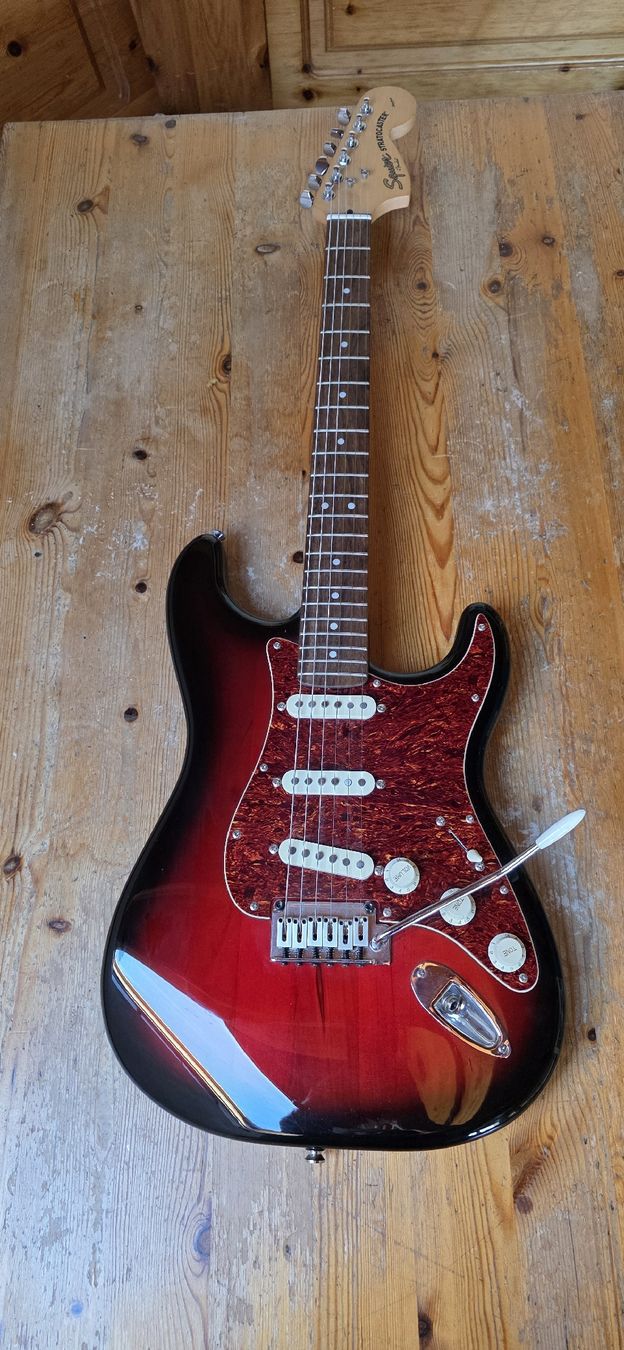 Musikinstrumente: Squier Stratocaster – Gebraucht aus Gelterkinden von MG_97