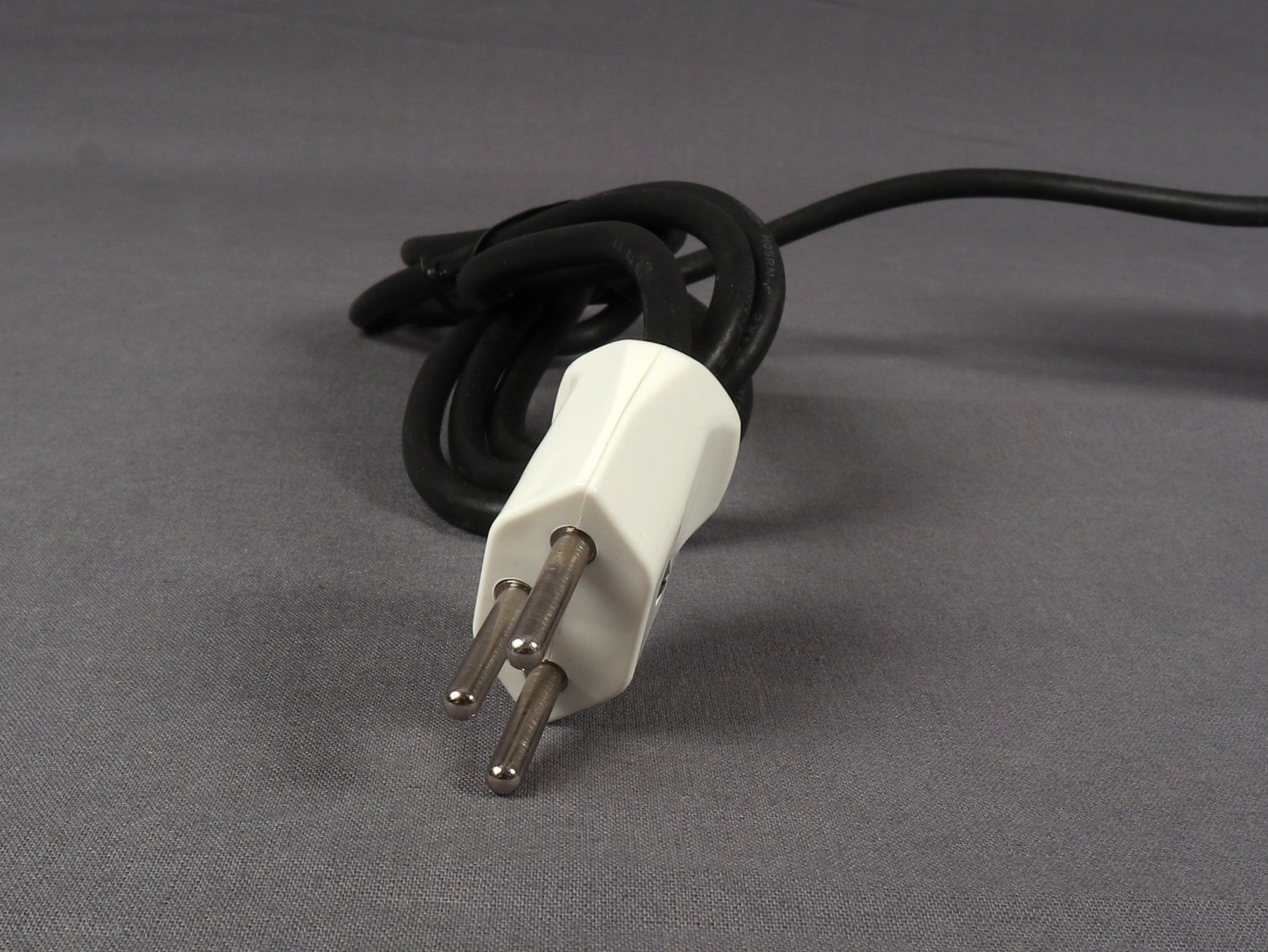Laufwerke & Adapter: YIN YU Ac Adapter Model: J83 – Gebraucht aus Steinen von Restwert_Steinen 3