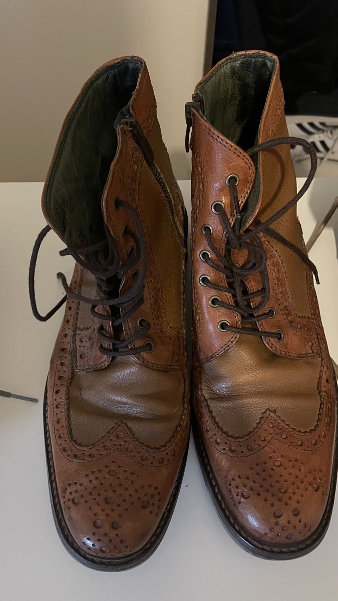 Scarpe da uomo: Bottines en cuir – Taille 43 – Usato da Vuarrens venduto da Pipaps