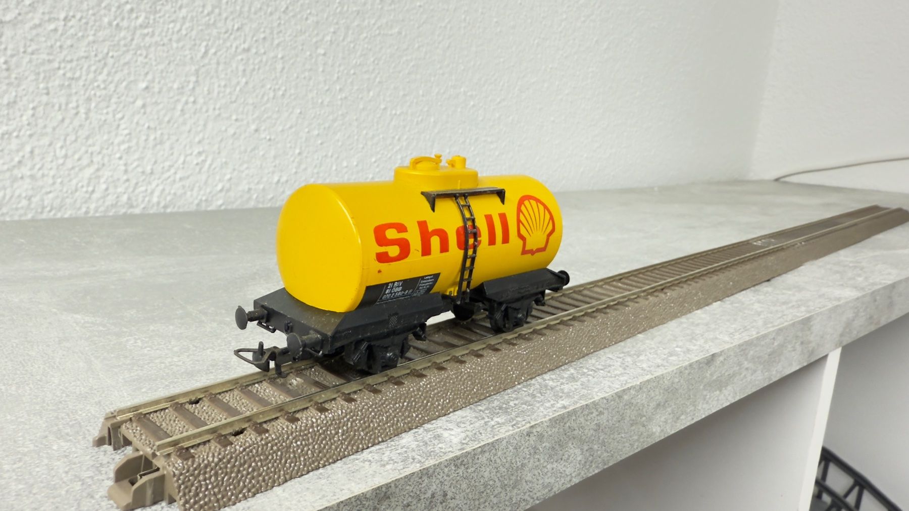 Kleinbahn Modellini di ferrovie: Kleinbahn Shell Tankanhänger H0 / DC mit EVP – Usato da Schlieren venduto da rat_lq6b