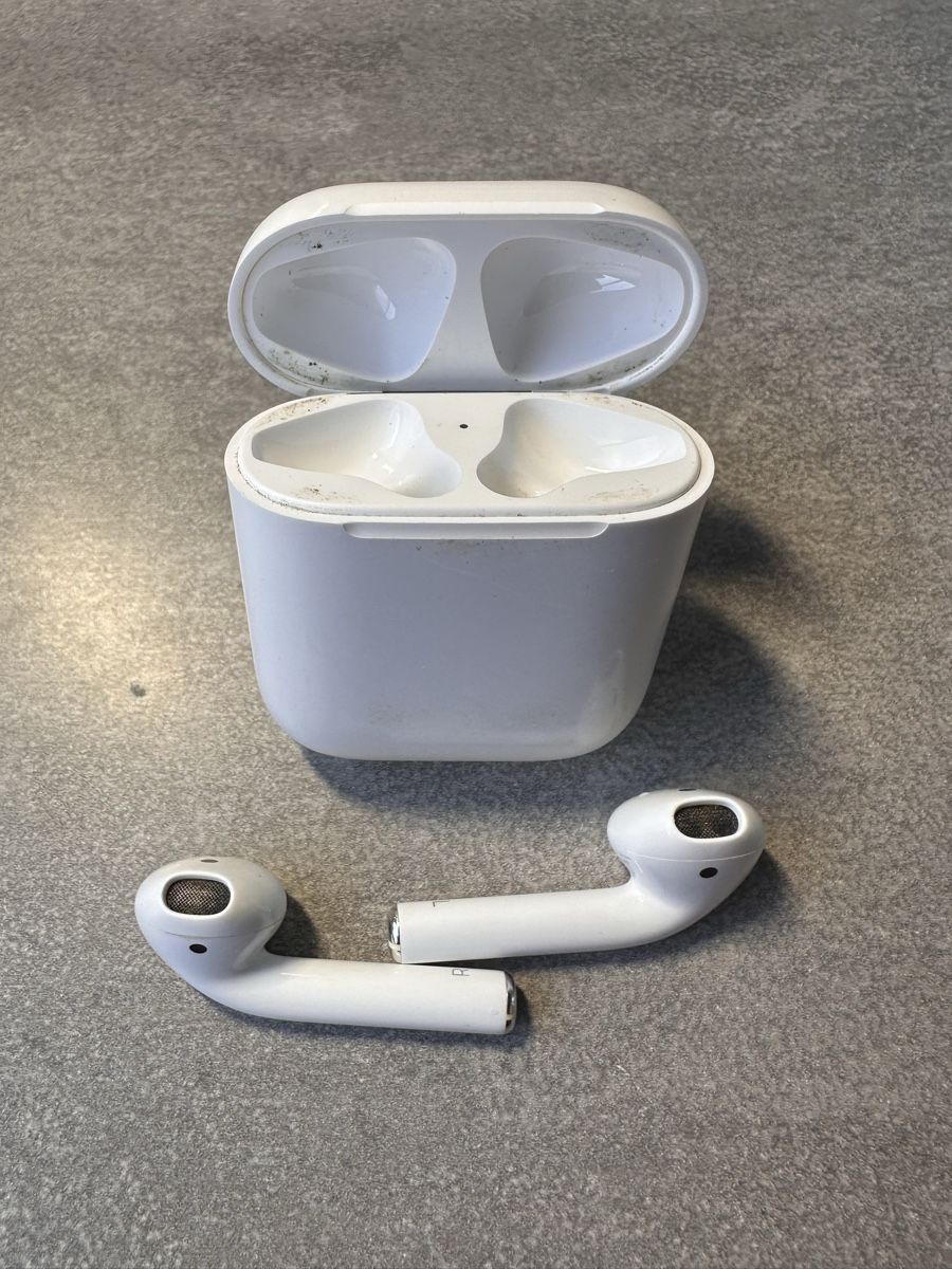 Apple Kopfhörer: Écouteurs Apple AirPods 2 – Gebraucht aus Le Lignon von Latenterouge 1
