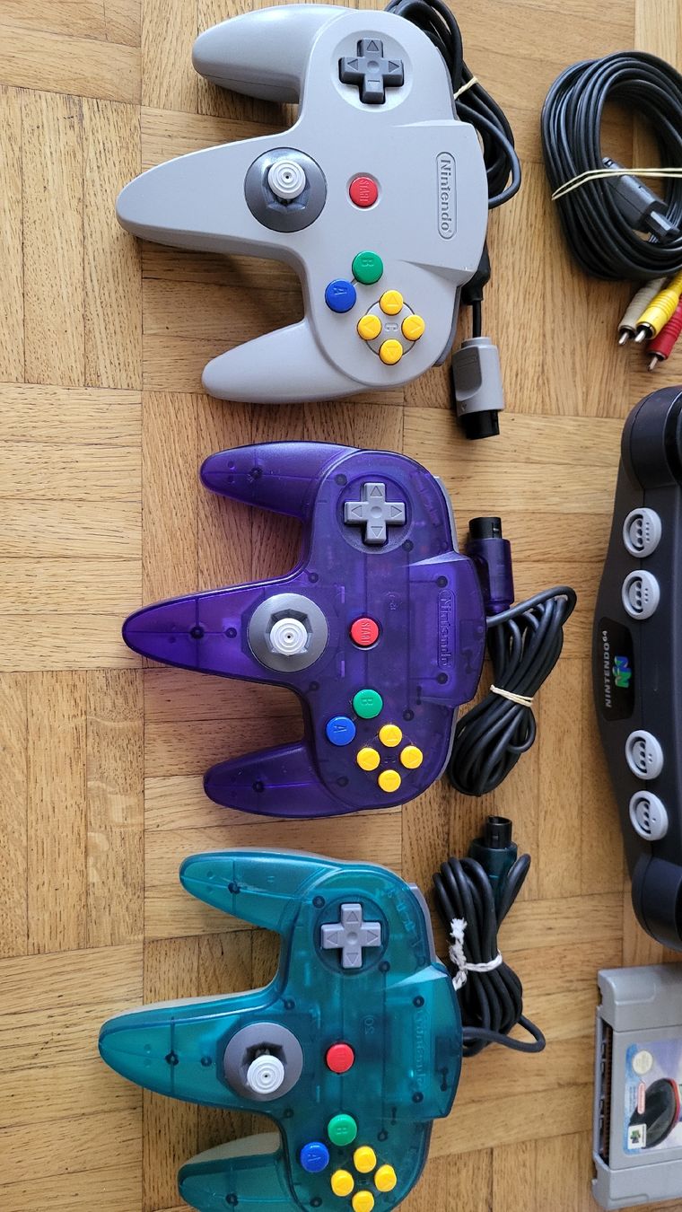 Nintendo Console: Nintendo N64 Konsole, 3x Controller, 4x Spiele – Nuovo (secondo la descrizione) da Biel/Bienne venduto da Retrohr 3