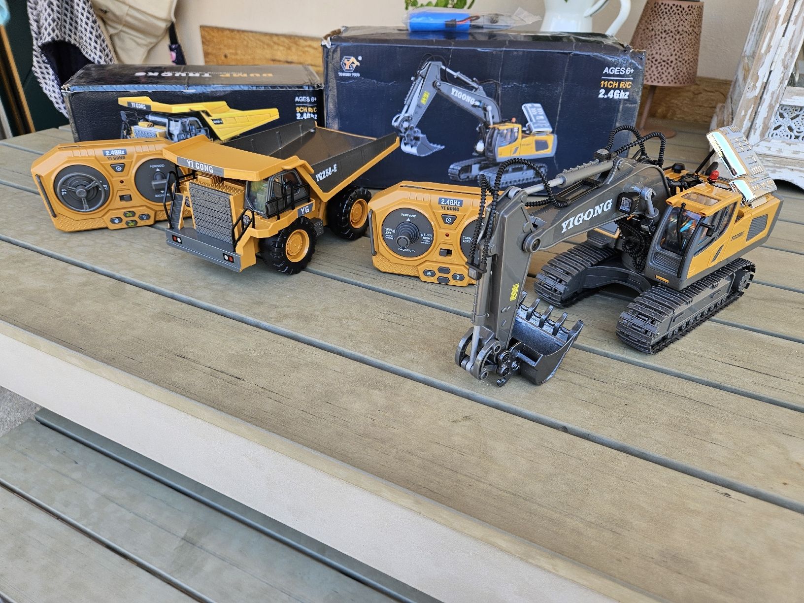 RC Kits de montage: RC Bagger und Kipper set neuwertig – Neuf avec emballage d'origine à Thayngen par stefano_missio