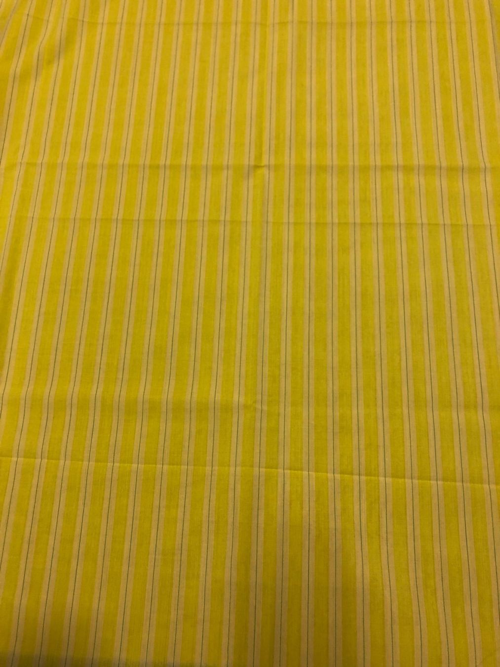 Tissus: Grosse Stoffe mit Streifen  Baumwolle/Polyester – D'occasion à Samstagern par TAAF 2