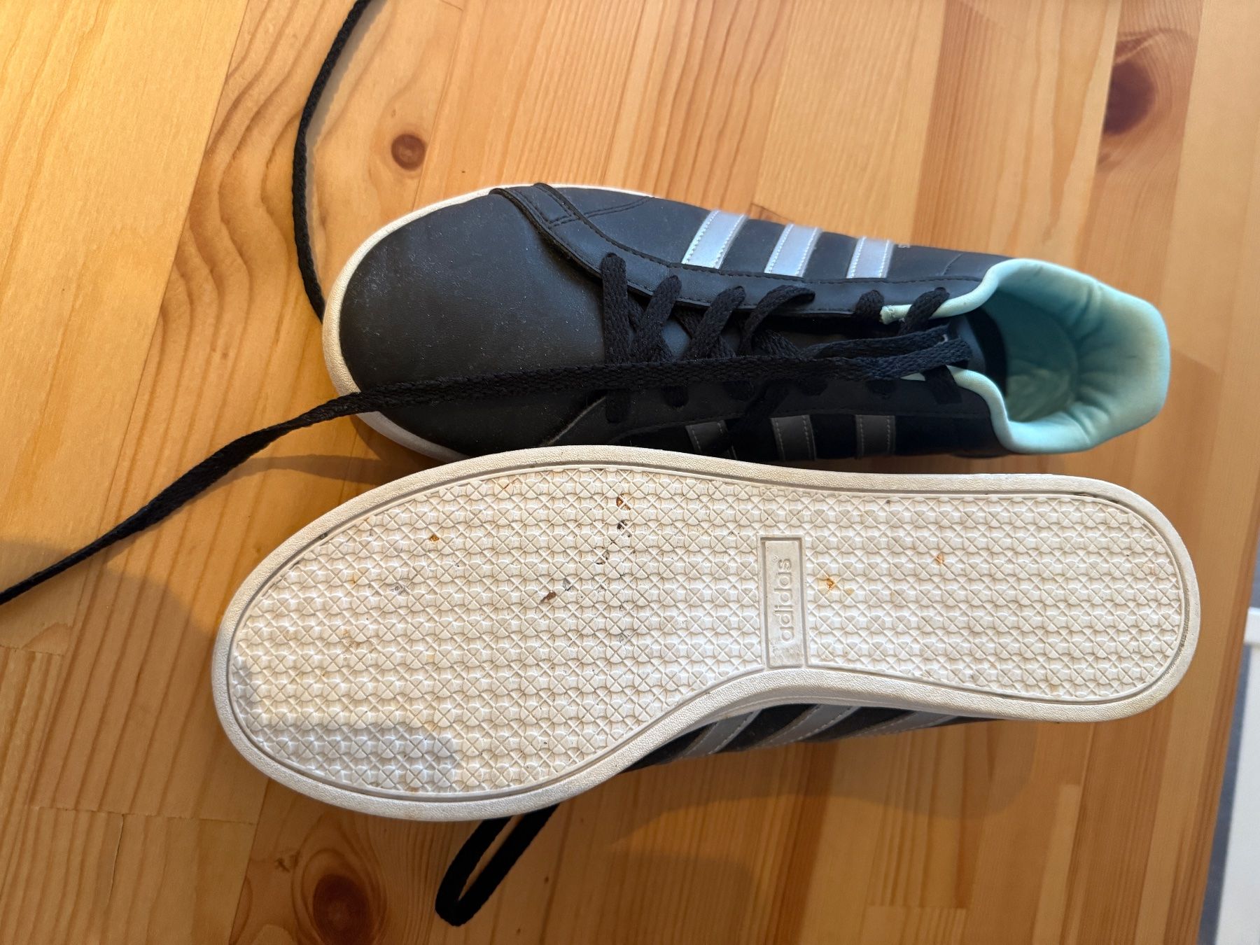 Adidas Scarpe da donna: Adidas Schuh – Usato da St. Gallenkappel venduto da Donmarcelo 1