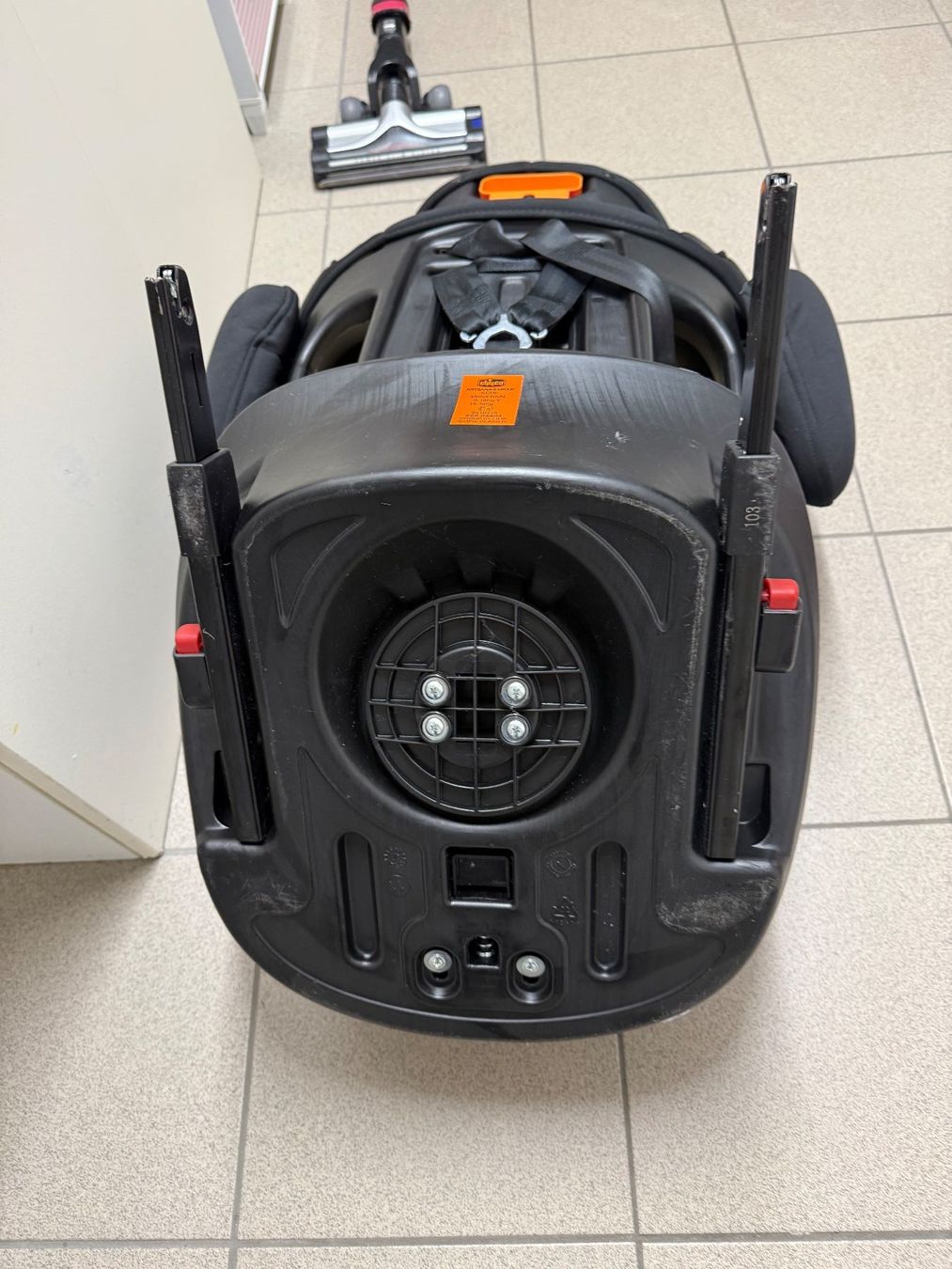 Chicco Seggiolini per auto: Chicco Kinderautositz in schwarz bis 36Kg – Usato da Wettingen venduto da bar7 5