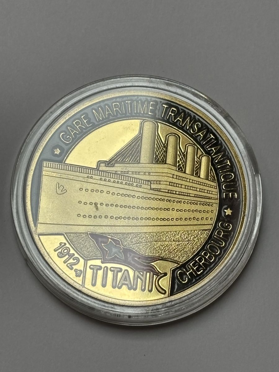 Alle Münzen: Médaille commemorative Titanic 1912 Cherbourg  – Neu und originalverpackt aus La Tour-de-Trème von Ahamaya