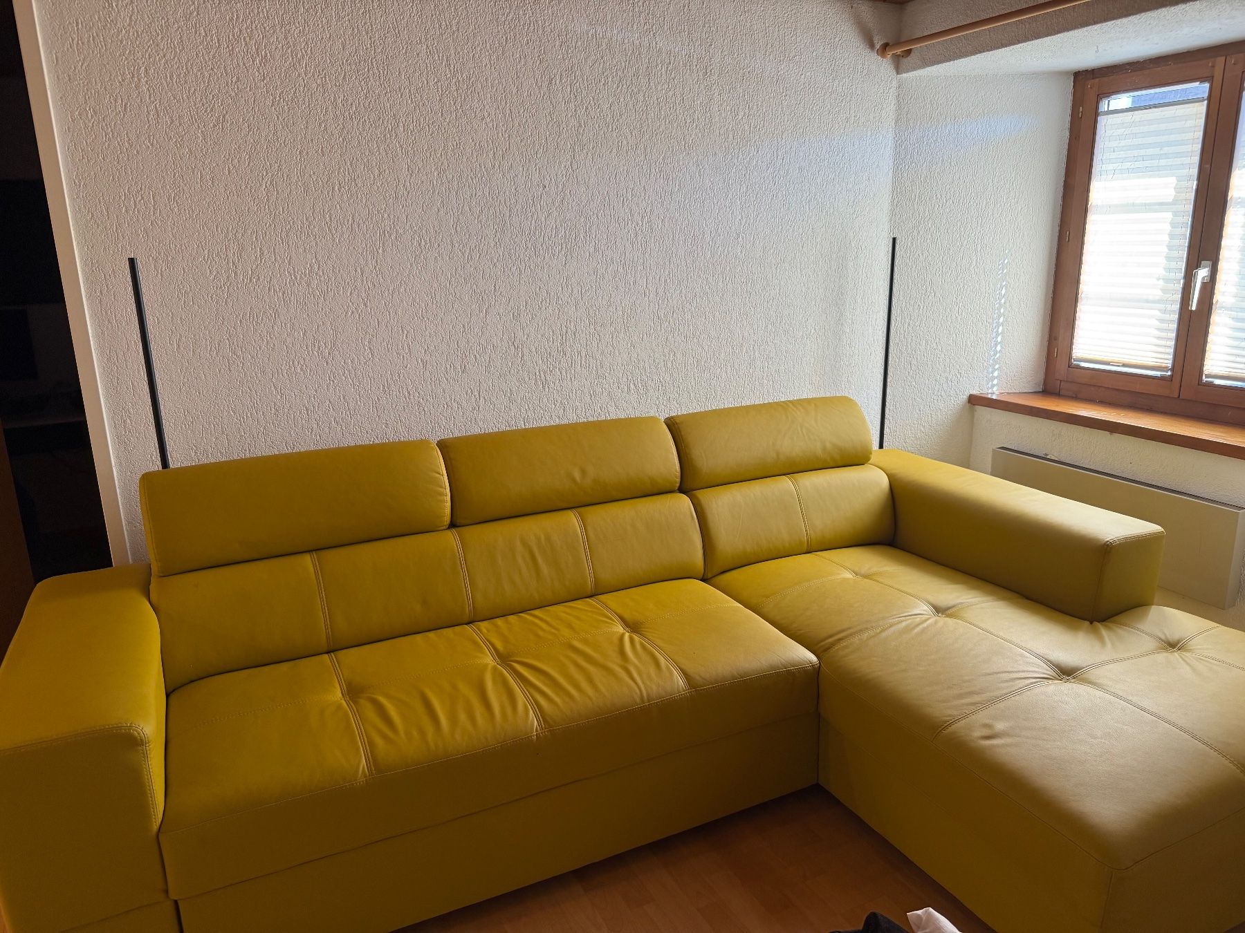Sofas: Leder Sofa Gelb – D'occasion à Nunningen par gia_9f5y 1