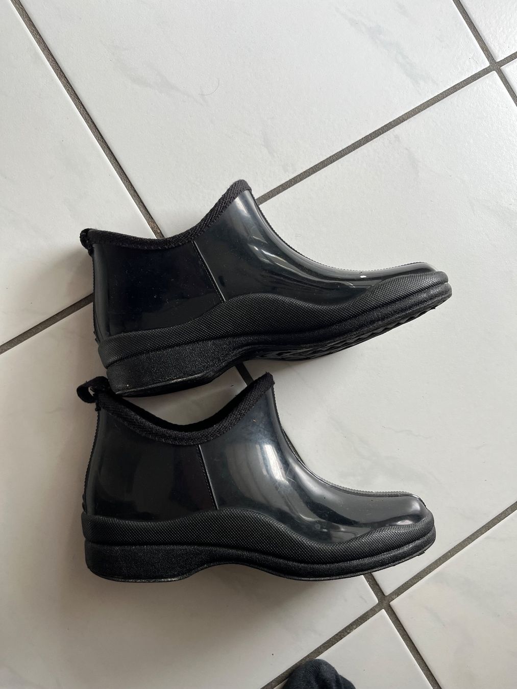 Scarpe da donna: Gummi Stiefeletten Gr 40 – Usato da Basel venduto da JJ.Elena 1