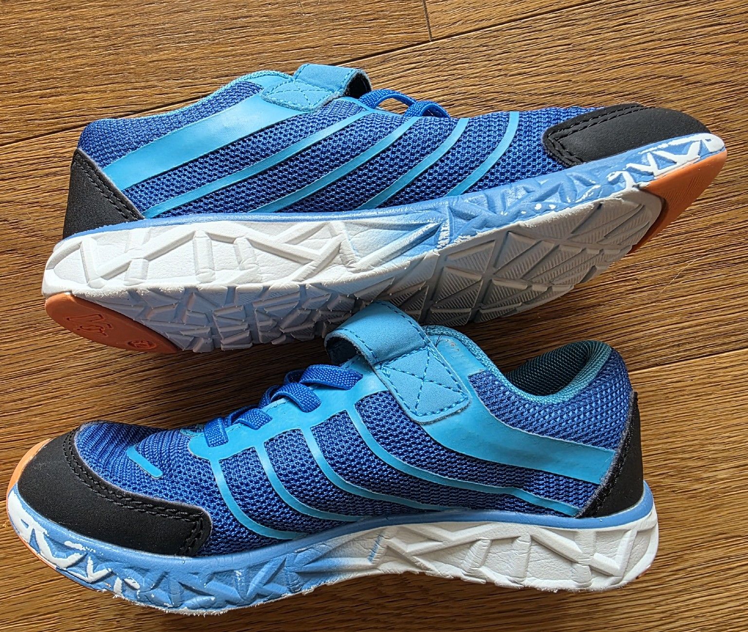 Dosenbach Scarpe per ragazzi: Kinder Turnschuhe Vty Grösse 32. – Nuovo (secondo la descrizione) da Zell LU venduto da claro62 1