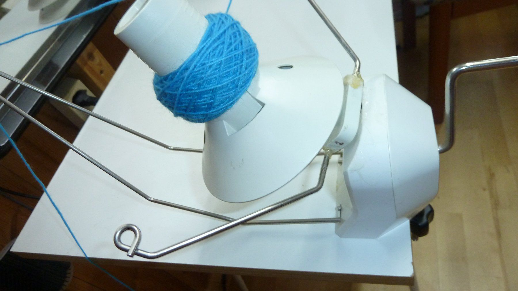 Ruote per filare: Für Strickmaschine  Wollwickler – Usato da Siebnen venduto da Ra-la-ra-ol 2