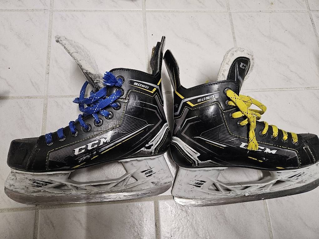 Pattini da ghiaccio: CCM Schlittschuhe Gr. 39 – Usato da Uzwil venduto da Taiwan0