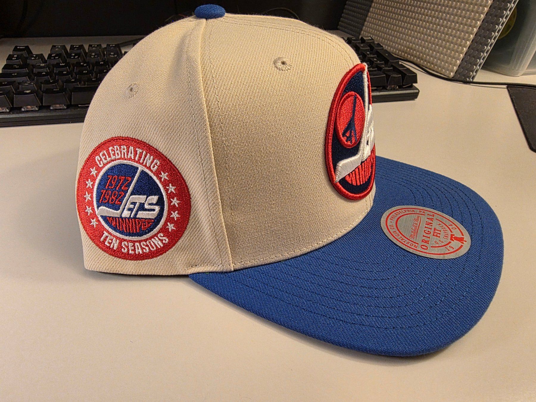 Mitchell & Ness Copricapi, berretti & cappellini: Cap Mitchell & Ness Original Fit Snapback Winnipeg Jets – Nuovo e nell'imballaggio originale da Mörigen venduto da Gadgeteer 1
